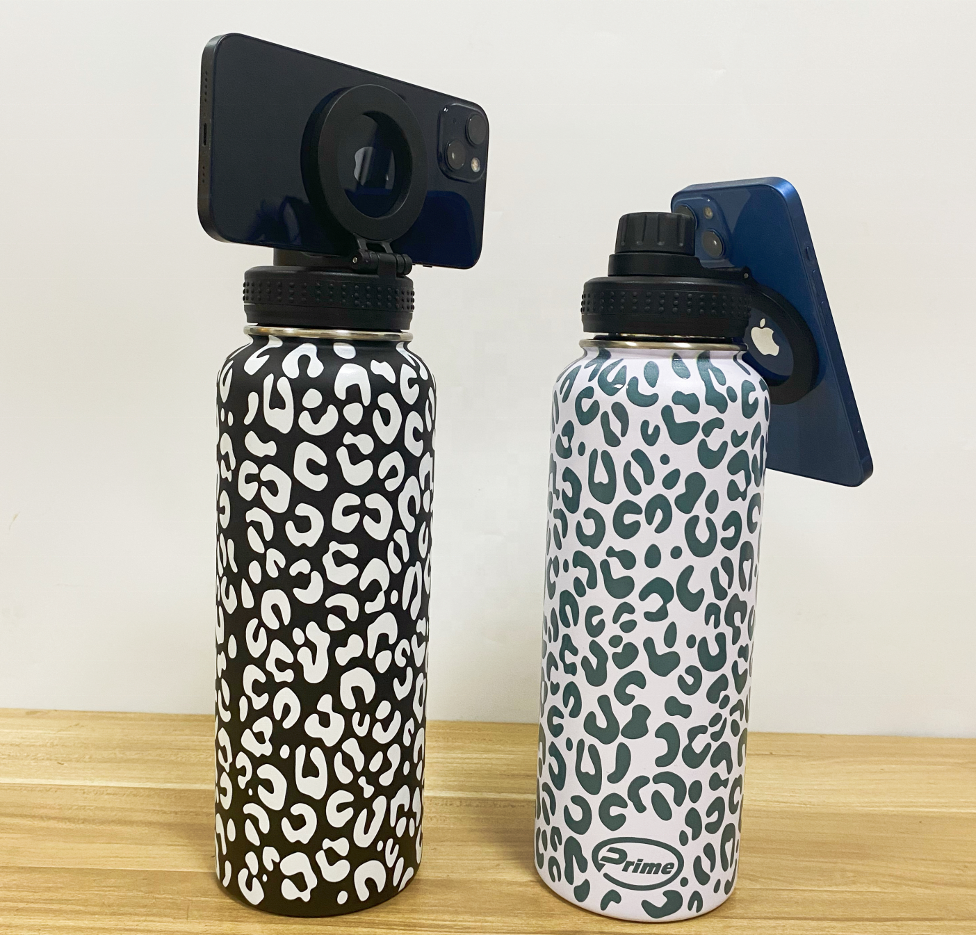 Doule wall Vacuum Insulated 304 stainless Steel Thermos Magnet Water Bottle with Magnetic Cell Phone Holder