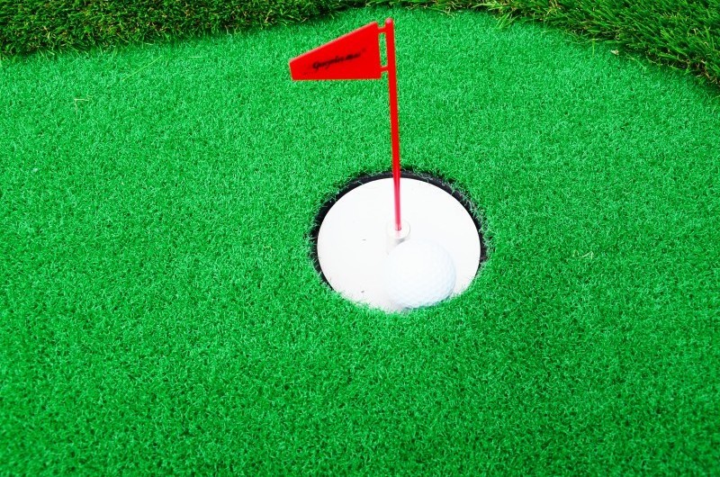 indoor outdoor mini football field putting green golf artificial grass carpet