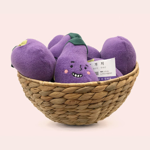 Hot Selling Luxury Pet Chew Toy Smiley Eggplant Squeaky Toy Durable Soft Plush Food-leaking Interactive Indoor Training Tools