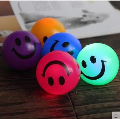 Hot Selling Wholesale Price Durable TPR Smiley Face Chew Toy Interactive Elastic Funny Flashing Indoor Outdoor Training Tools