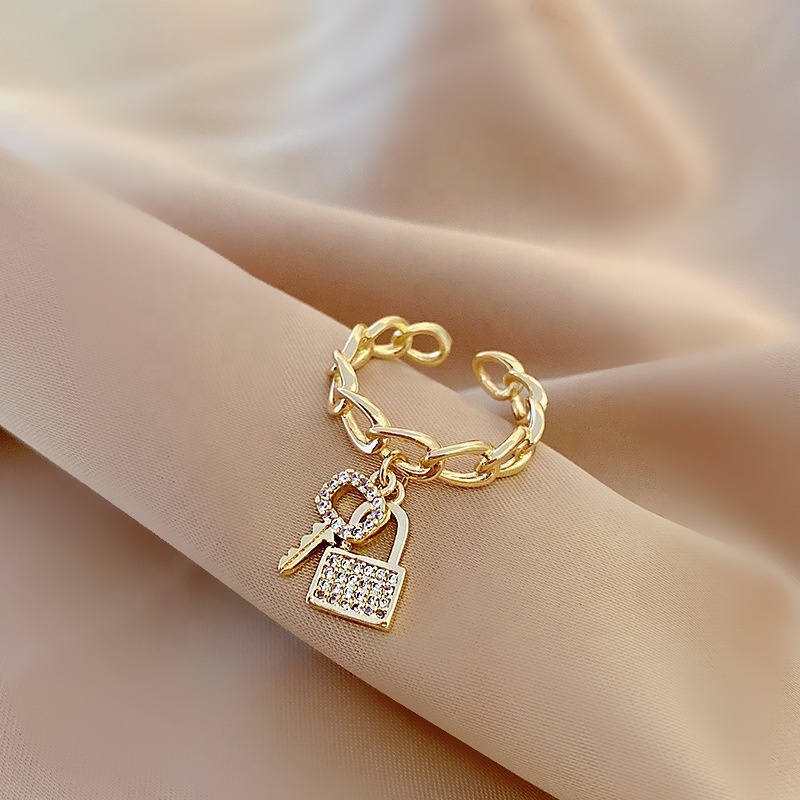 Free Shipping Open Size Chain Ring Women Charm Jewelry Plated 18K Gold Key Lock Ring