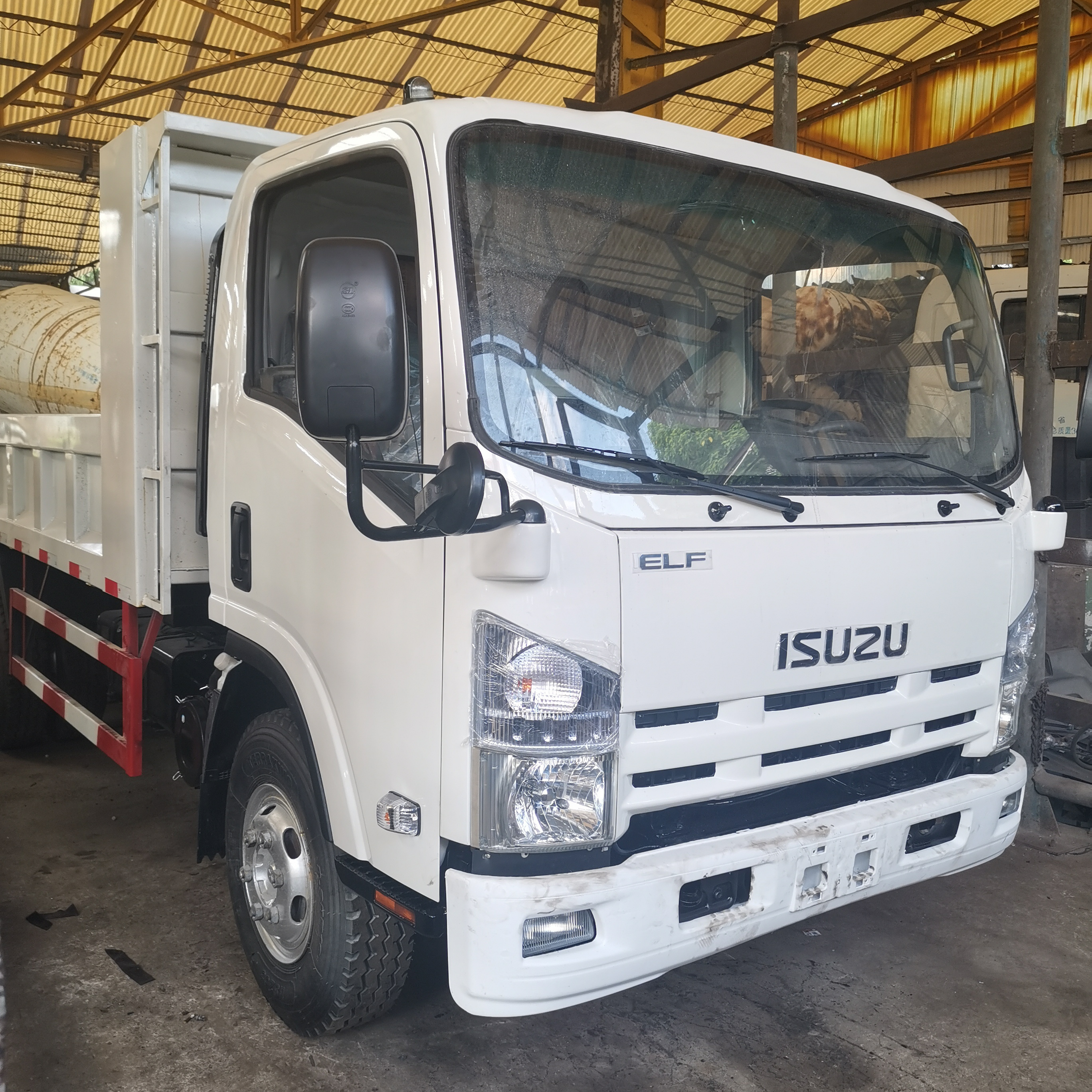 Factory price 700P used isuzu dump truck  4x2 LHD  Tipper Transportation with 4HK1 engine