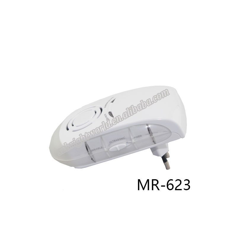 Ultrasonic Multiple Pest Repeller Mouse Rat Mosquito Bug Rodents Reject Night Light