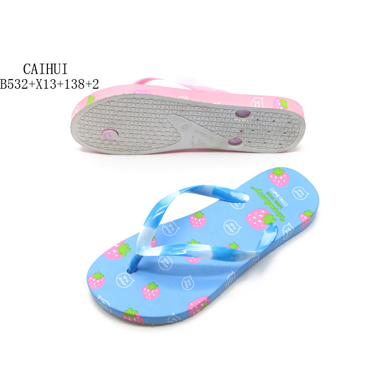 Cheap Wholesale Cute Monogram Beach Strawberry Flip Flops Sleeper for Woman Made in China