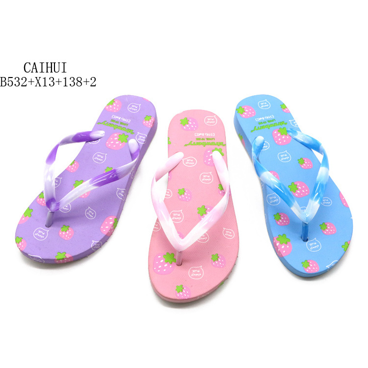 Cheap Wholesale Cute Monogram Beach Strawberry Flip Flops Sleeper for Woman Made in China