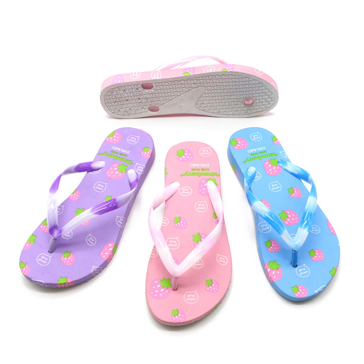 Cheap Wholesale Cute Monogram Beach Strawberry Flip Flops Sleeper for Woman Made in China