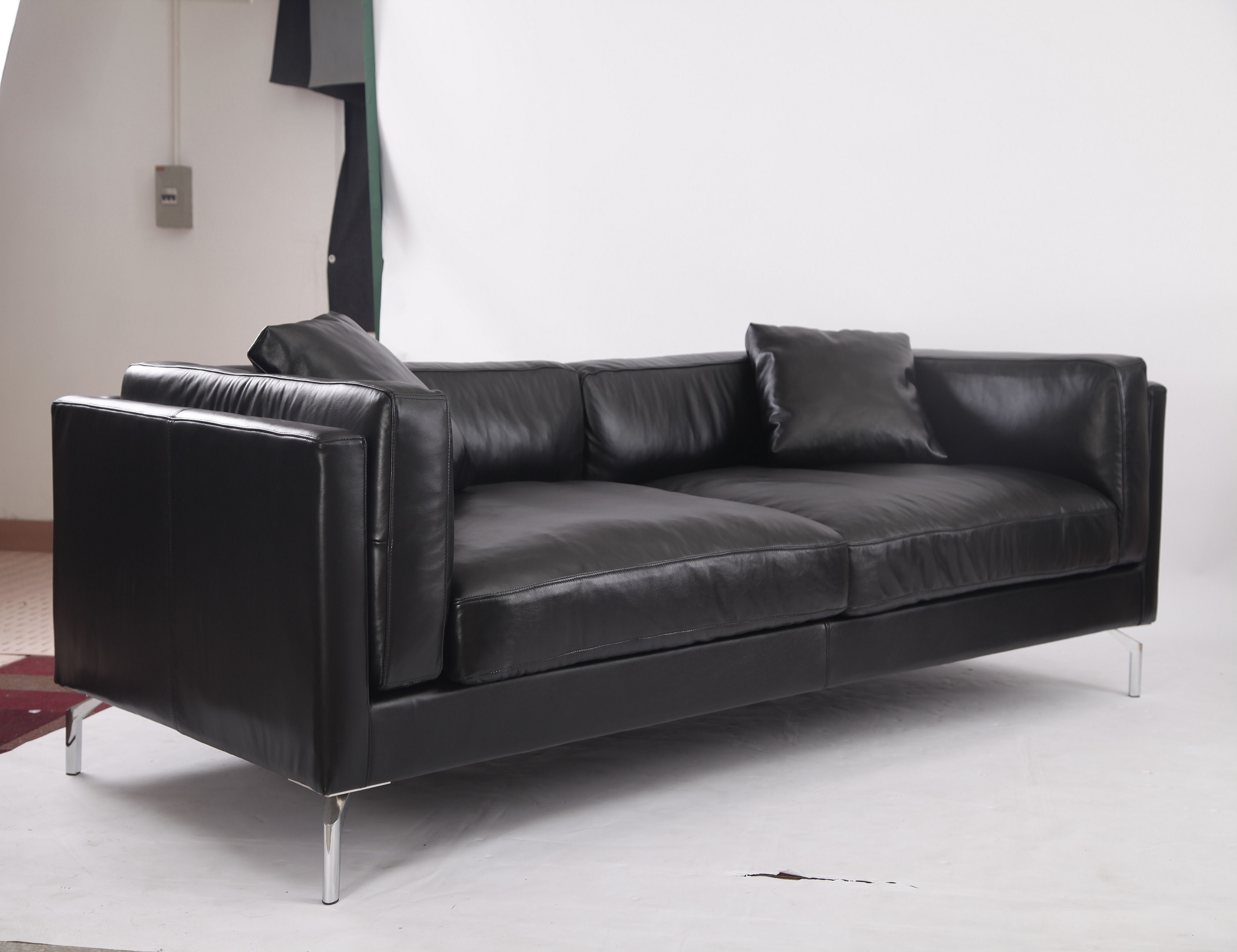 Giorgio Soressi Design Italian Modern Living Room Furniture Full Grain Black Leather Como Sofa