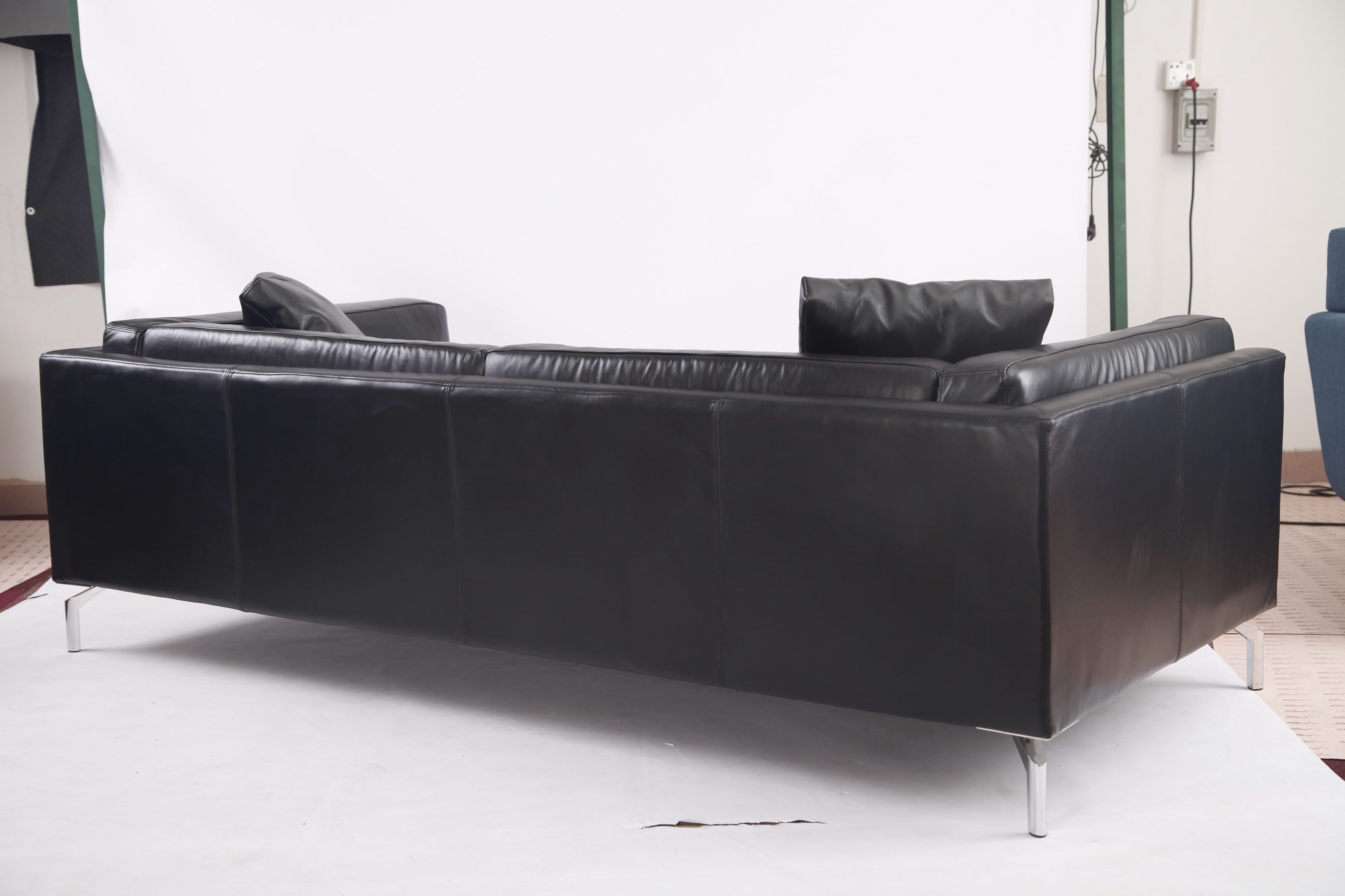 Giorgio Soressi Design Italian Modern Living Room Furniture Full Grain Black Leather Como Sofa