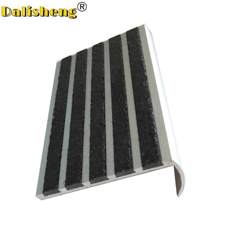 high quality carborundum stair nosing black yellow