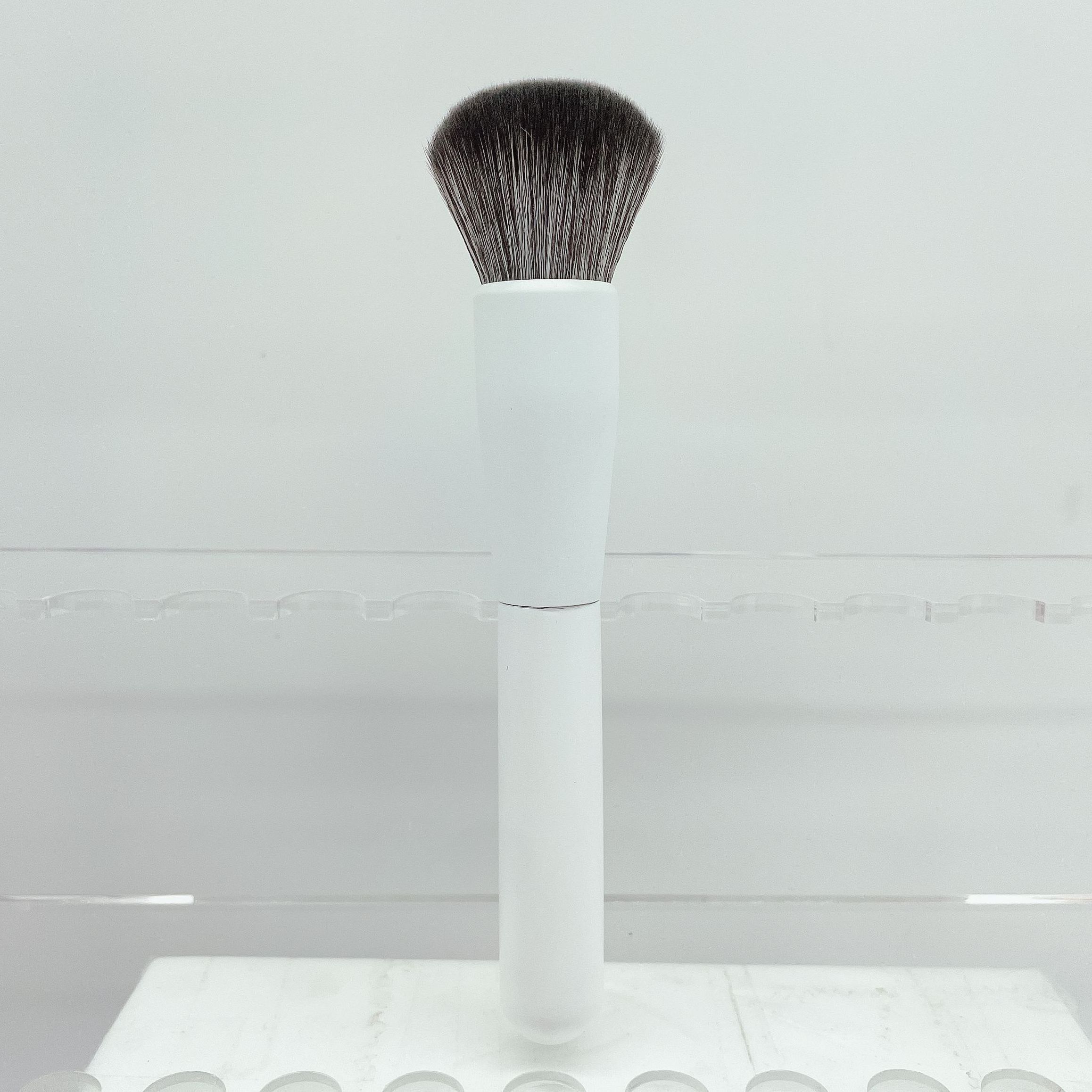 Multi-purpose Smudge Beauty Makeup Brush Fashion Blush Brushes White Synthetic Bristle Wood Handle