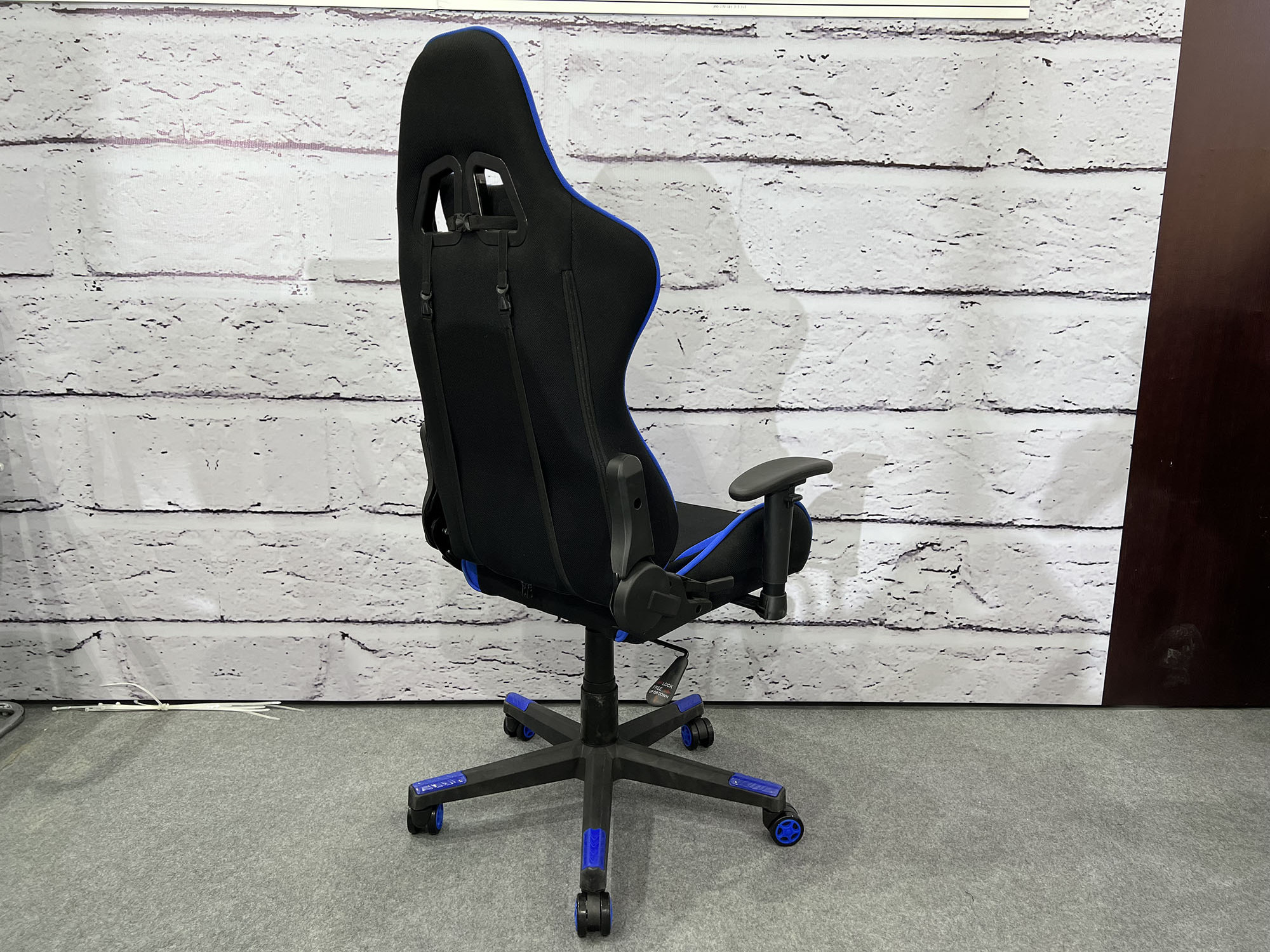 New Modern Comfortable High Back Game Chair Silla Swivel PC Computer PU Leather Gaming Chair with Footrest