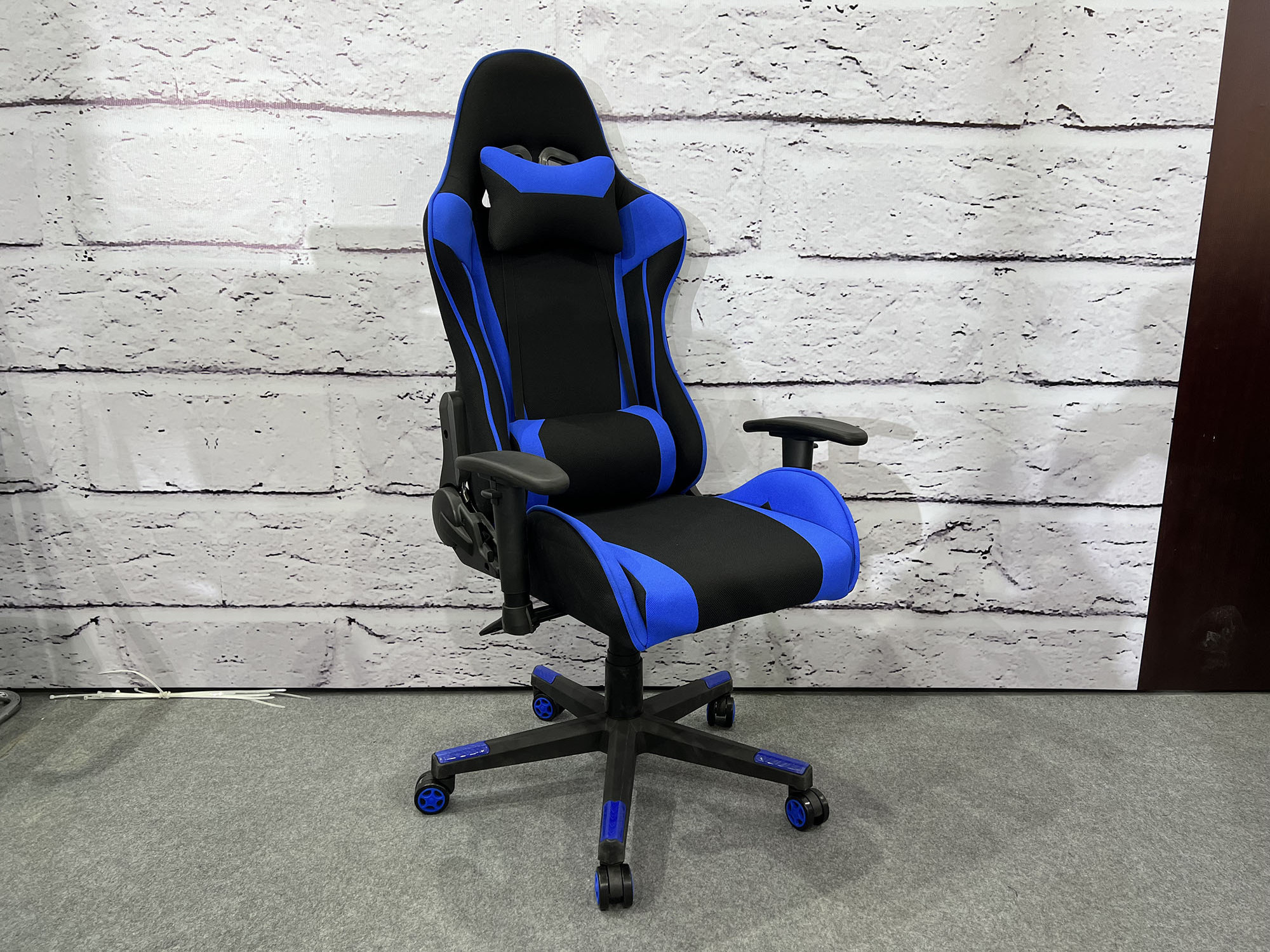 New Modern Comfortable High Back Game Chair Silla Swivel PC Computer PU Leather Gaming Chair with Footrest