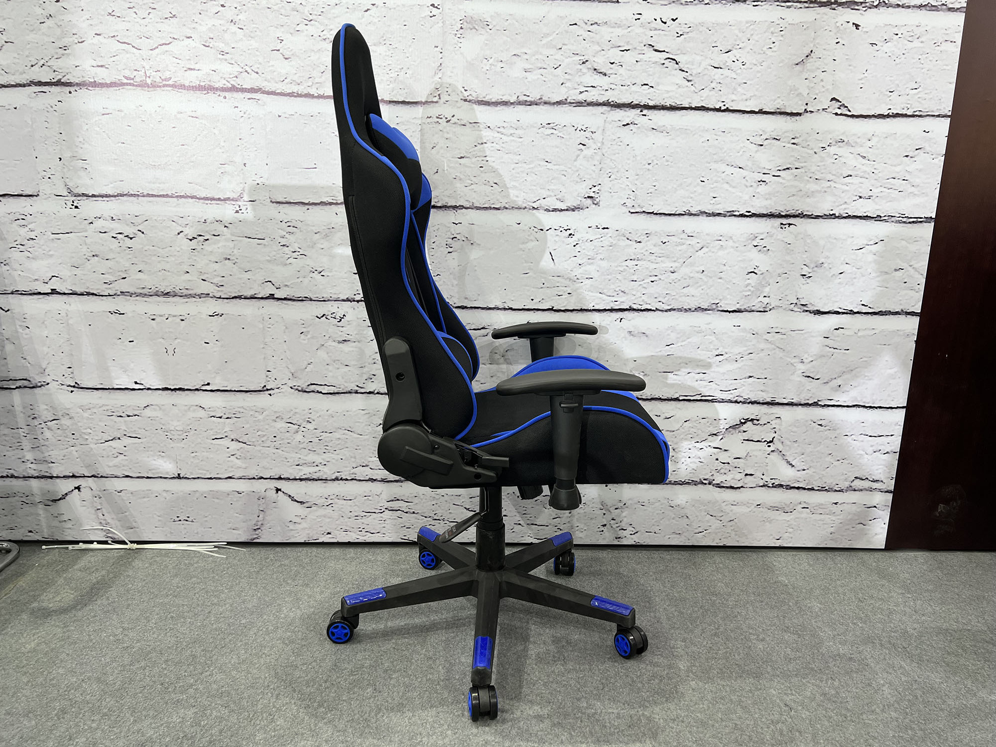 New Modern Comfortable High Back Game Chair Silla Swivel PC Computer PU Leather Gaming Chair with Footrest