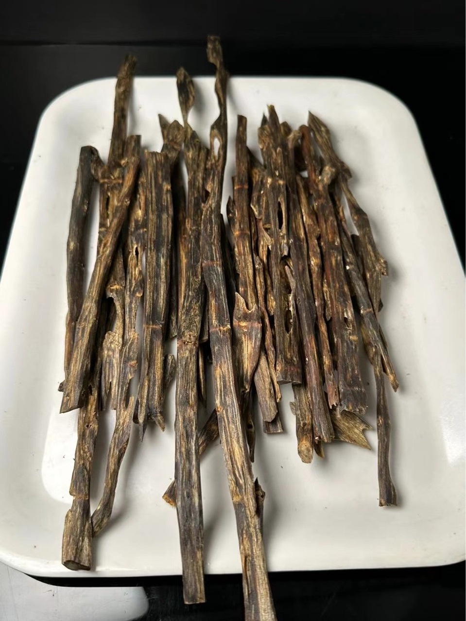 Custom Made 100% Natural Agarwood incense Burner Best Agarwood Oud Chips Manufacturer In china