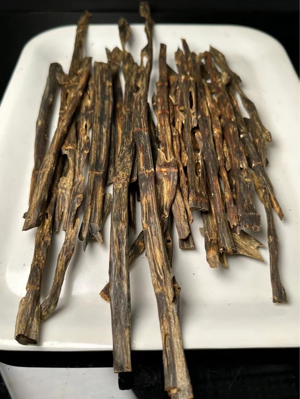 Custom Made 100% Natural Agarwood incense Burner Best Agarwood Oud Chips Manufacturer In china