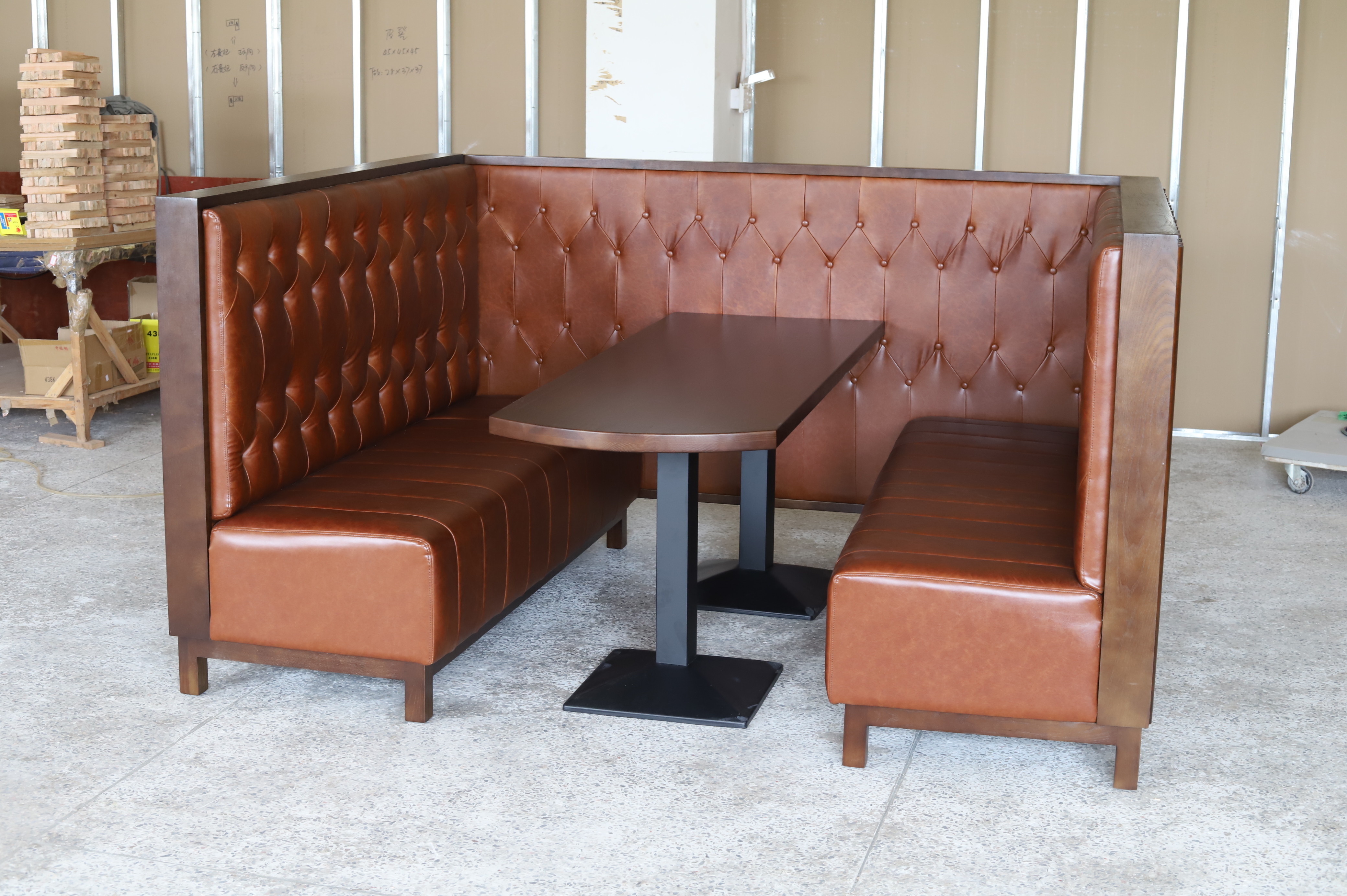 Hendry High-End Commercial Use Retro Style Genuine Leather U Shape Corner Booth Bench Seating Solid Wood Restaurant Table Sets