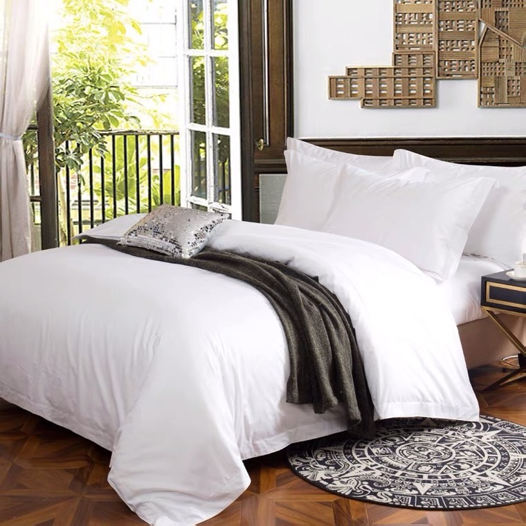 Hotel textiles are luxurious and soft, a 4-piece set of bedding suitable for hotel use