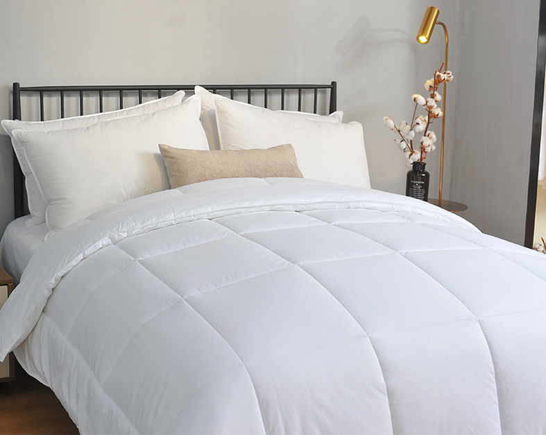 Luxury allergy free down alternative Cotton Quilt / duvet filled 10% goose down 90% Microfiber