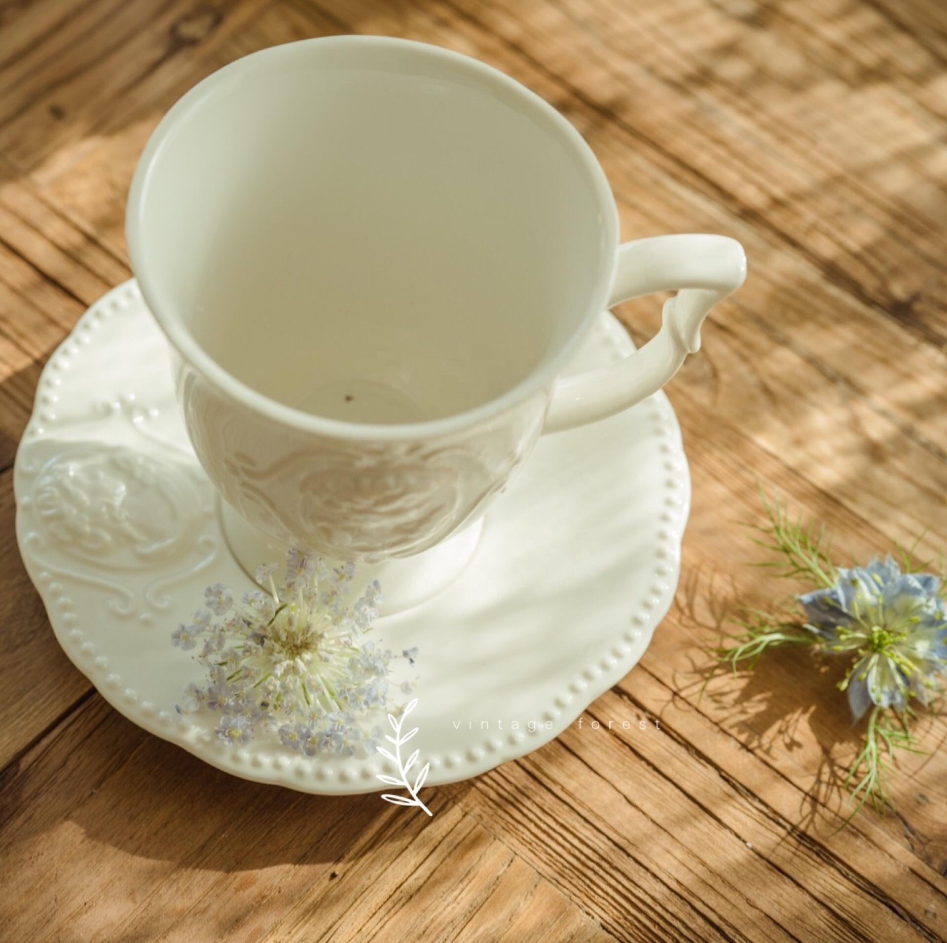 European-Style Retro Relief Bone China Coffee Mug & Saucer White Mug Cheap Ceramic To Go Mugs