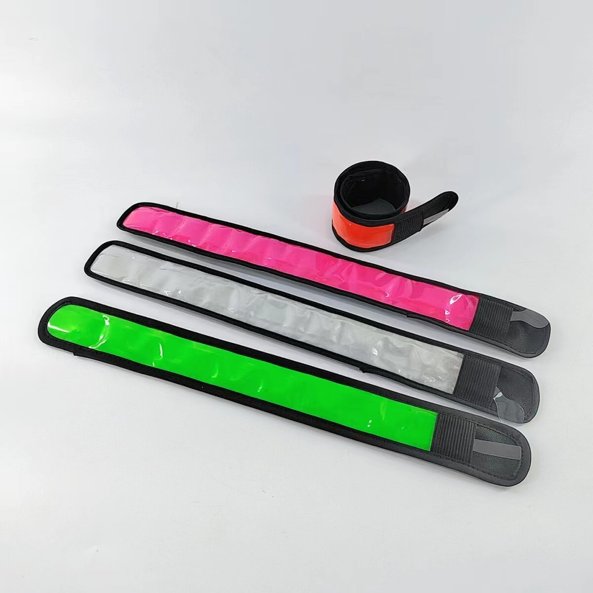 Hot Sales CR2032 Batter Powered Reflective PVC LED Light Up Slap Band for Night Sport Running