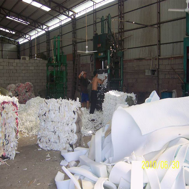 AA Grade Wholesale Clean And Dry Recycled Plastic Foam Scraps PU Foam Scraps