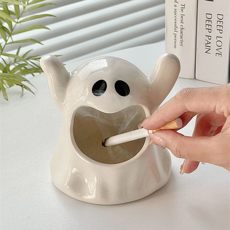 Custom Indoor Outdoor Cool Funny Fancy Porcelain Ceramic Smoking Ashtrays For Cigarettes Ash Tray For Home Office Decoration