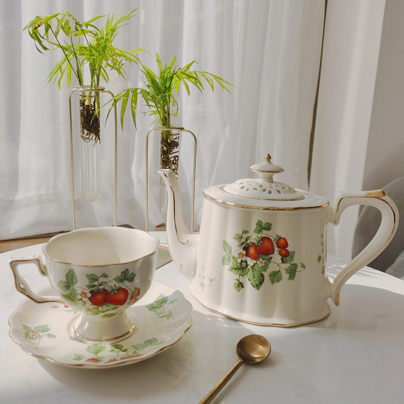 French courtly style gold edge strawberry decor ceramic coffee mugs with pot