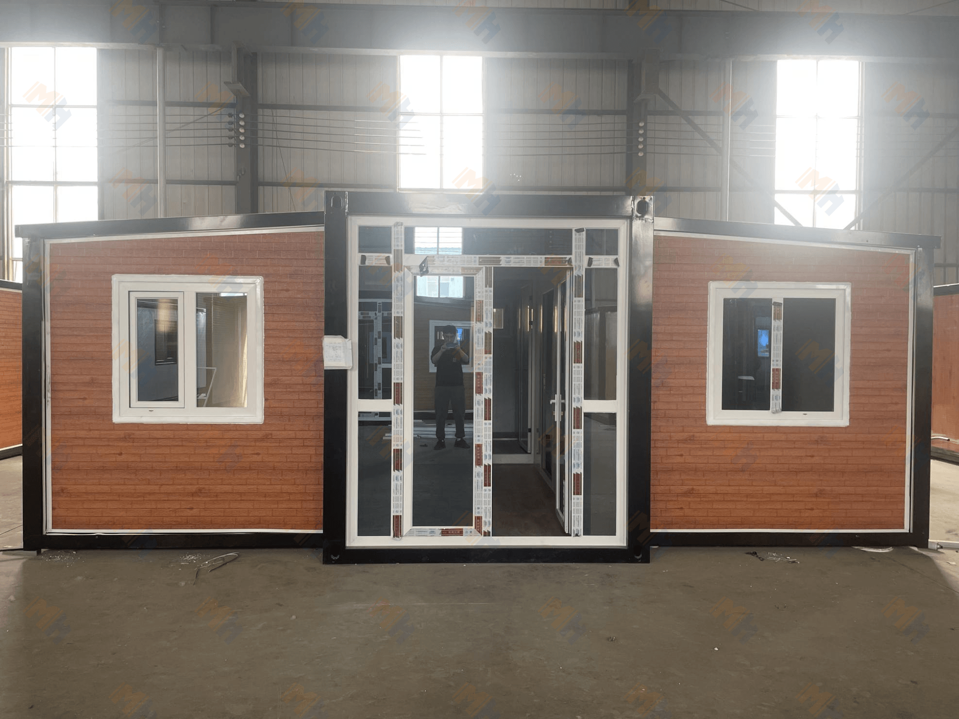 MH prefabricated tiny house 19x20 expandable prefab mobile house with bathroom 40ft expandable container house