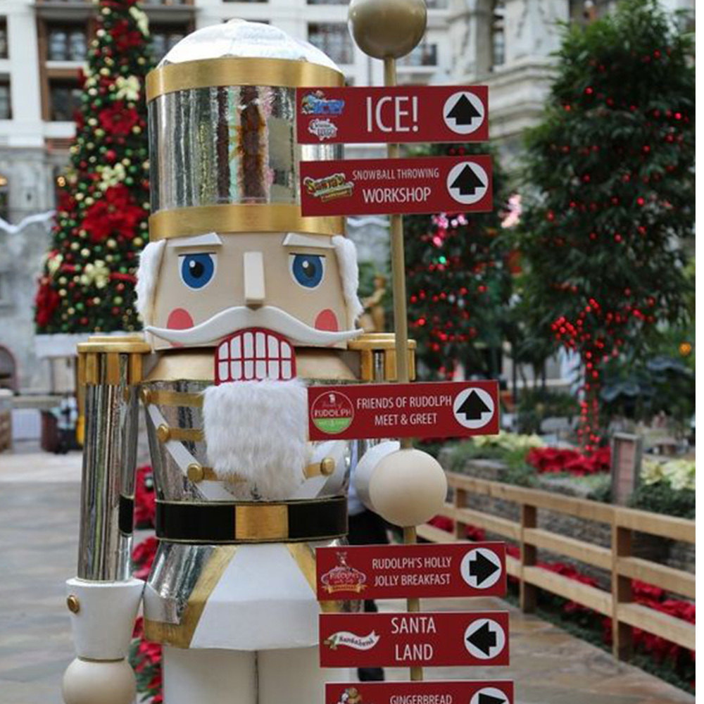 2023 Newest Style Nutcracker Christmas Decoration Outdoor Nutcracker Decor Waterproof Giant Nutcracker