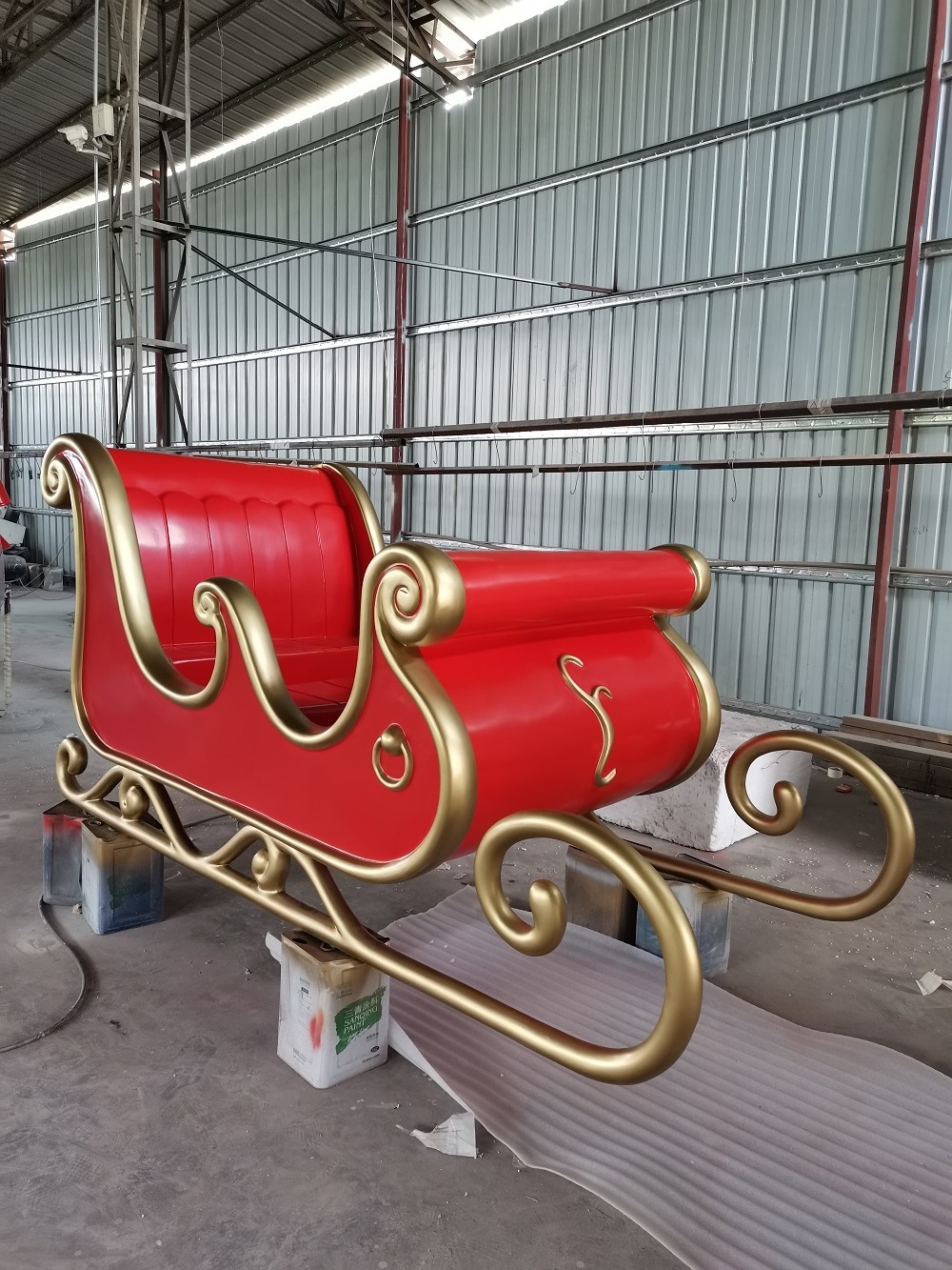 Customized fiberglass sculpture other christmas decoration supplies supplie throne big christmas decoration santa sleigh