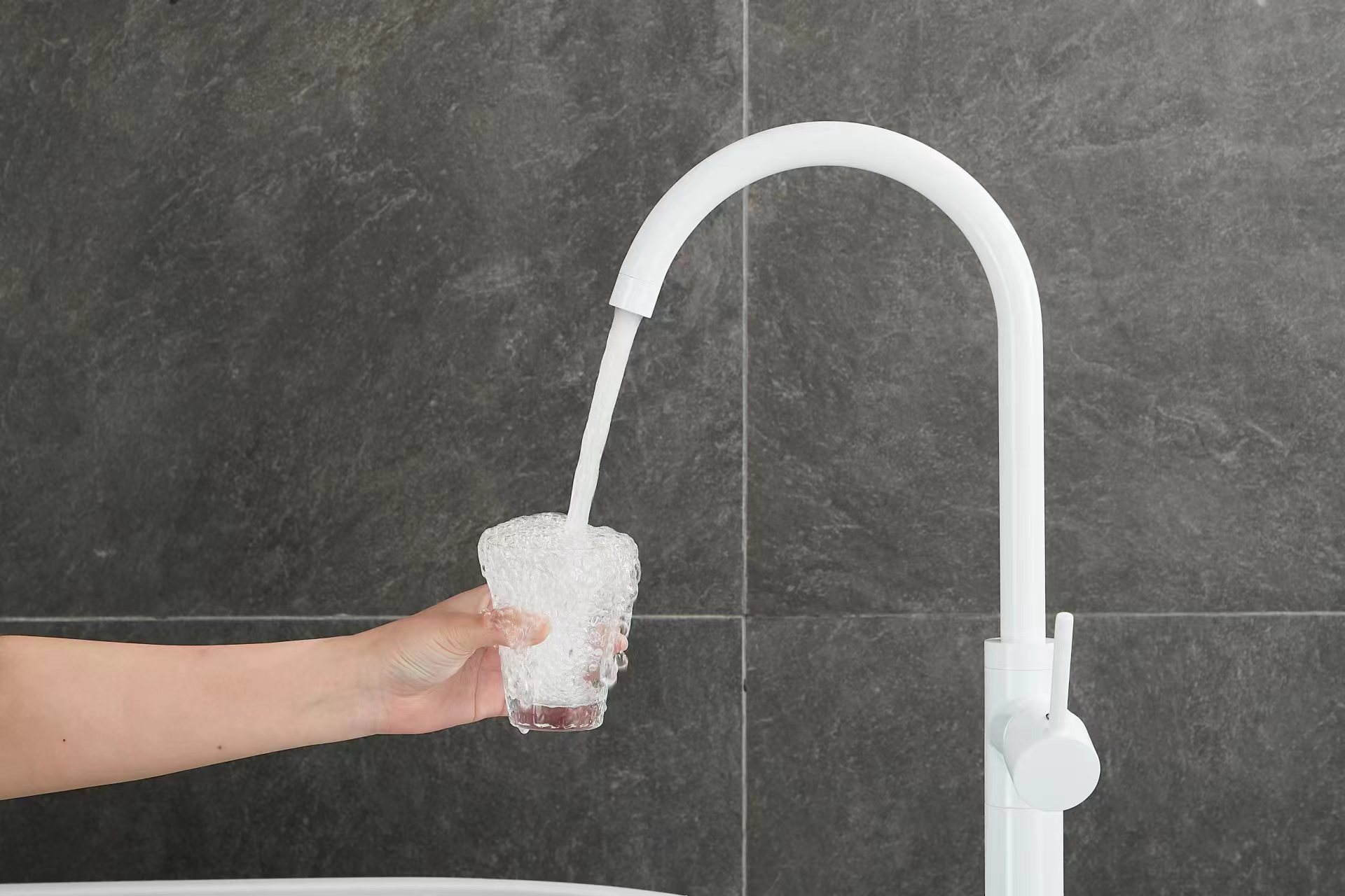 luxury  floor standing mounted bathtub faucet floor  shower faucets for bathroom wholesale