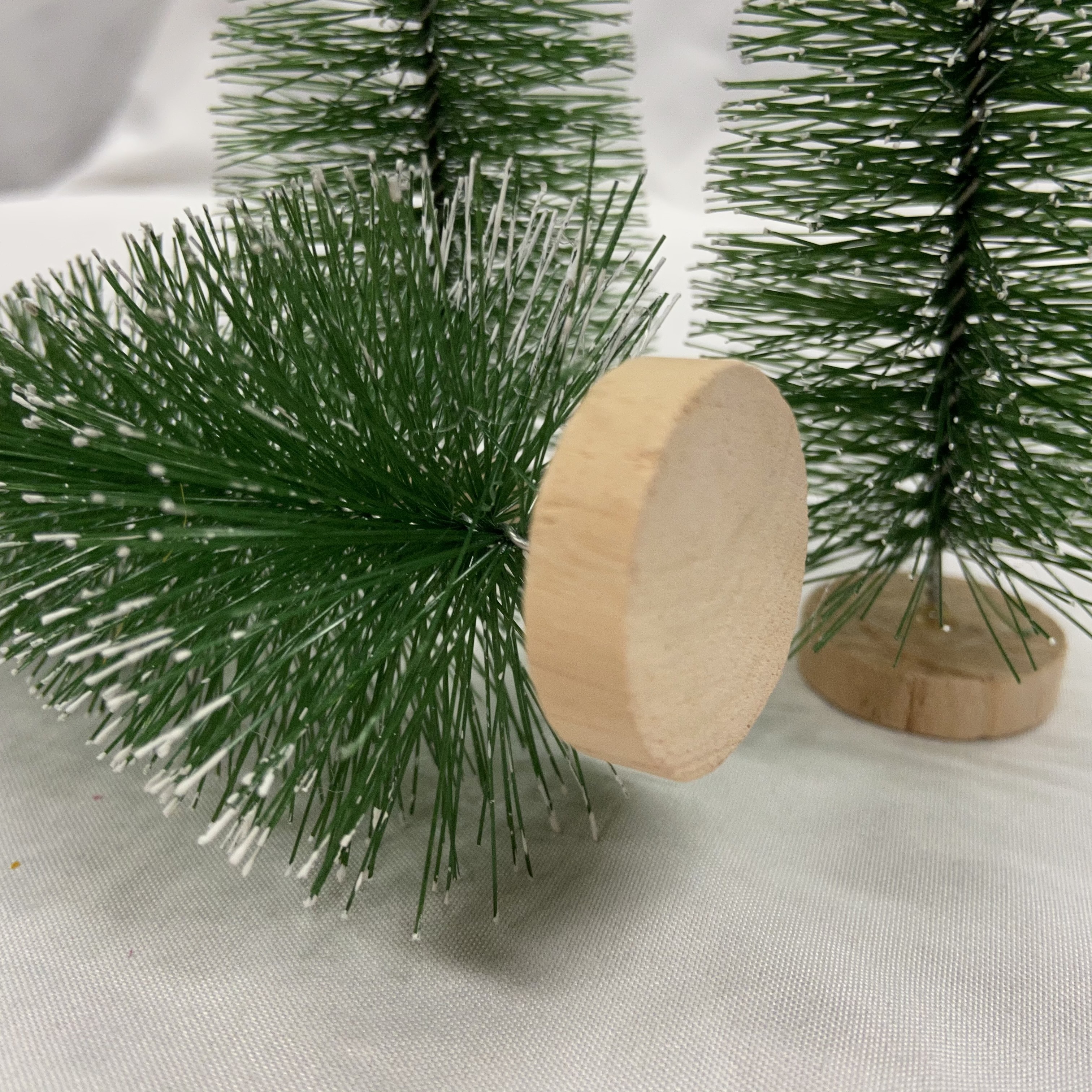 Sisal Bottle Brush Mini Pine Trees with Wood Base Snow Frosted Trees Winter Snow Tabletop christmas decoration supplies