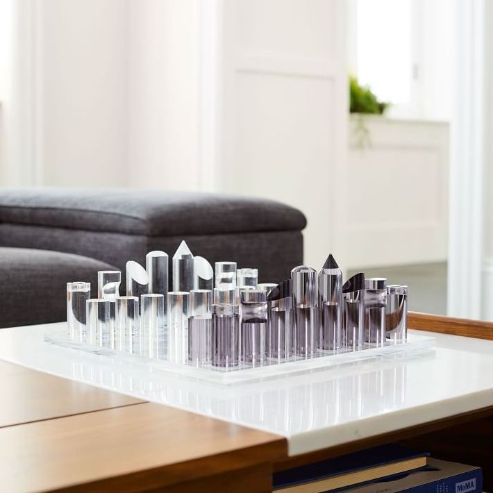 Custom Luxury Contemporary Clear Lucite Board Chess Games Set Acrylic Chess Set for Home