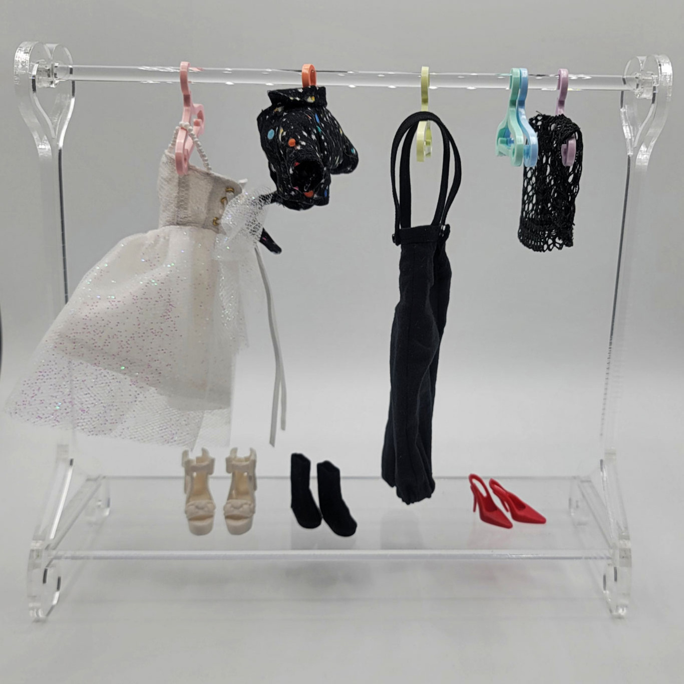 Custom Coat Hangers Stand Clear Clothes Stands Shoe Racks Boutique Acrylic Clothing Rack for Home Retail Shop