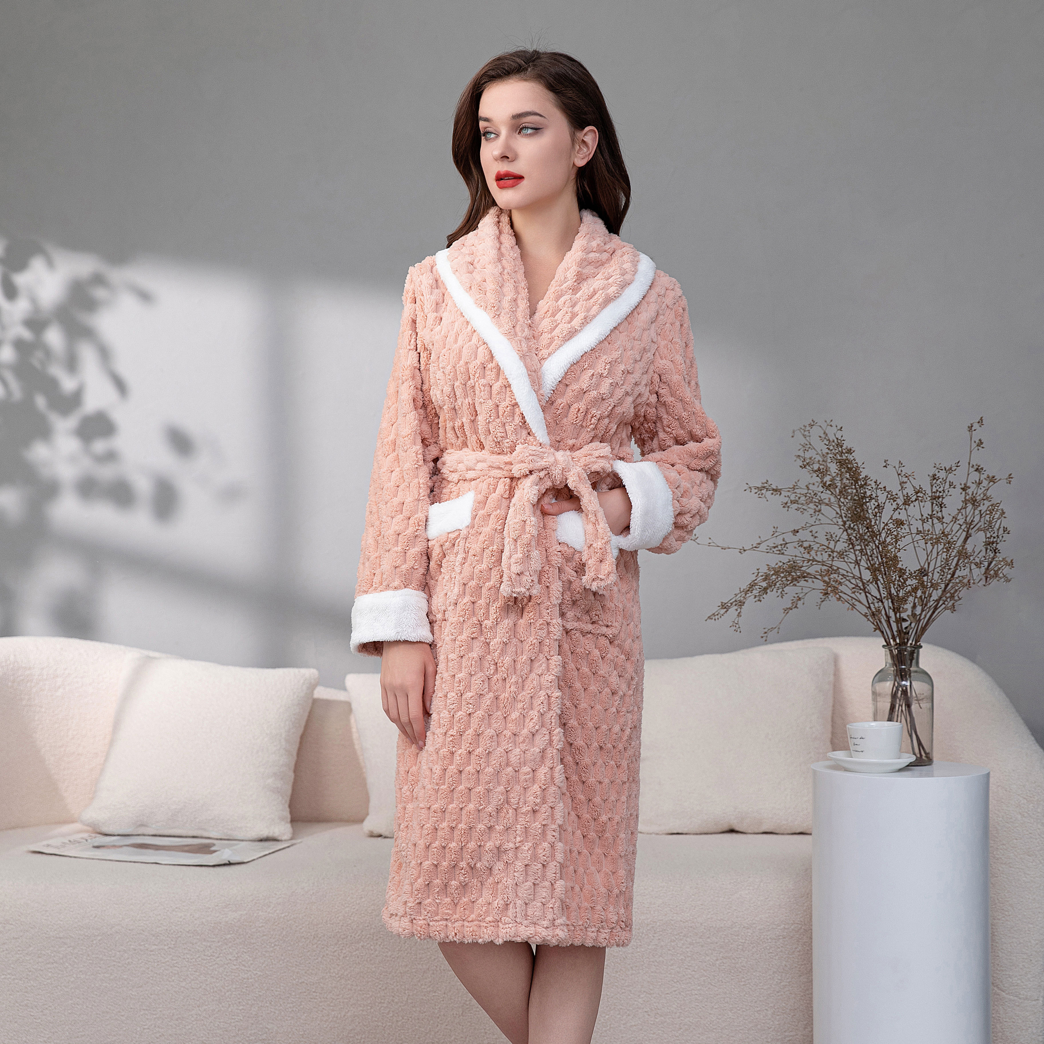 Luxury Quality Personalized 100 Polyester Fleece Hotel Robe Women's Sleepwear Christmas Dressing Oversize r Hooded Bathrobe