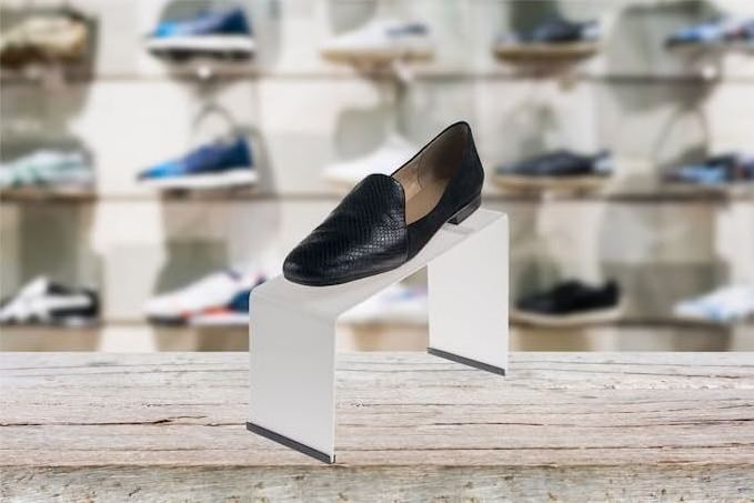 Acrylic Shoe Display Risers with Non Slip Rubber Lucite Shoe Display Stand For Counter