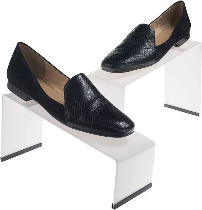 Acrylic Shoe Display Risers with Non Slip Rubber Lucite Shoe Display Stand For Counter