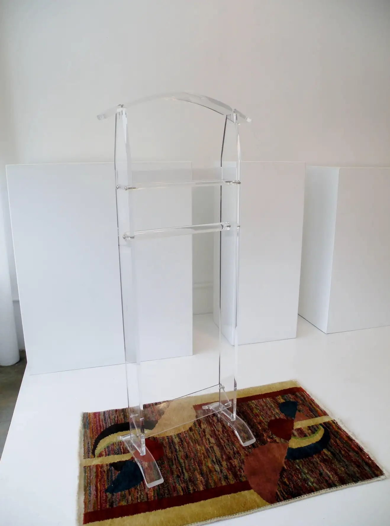 Clear Floorstand Acrylic Lucite Valet Coat Stand Multi Use Acrylic Clothes Rack for Wardrobe Stand