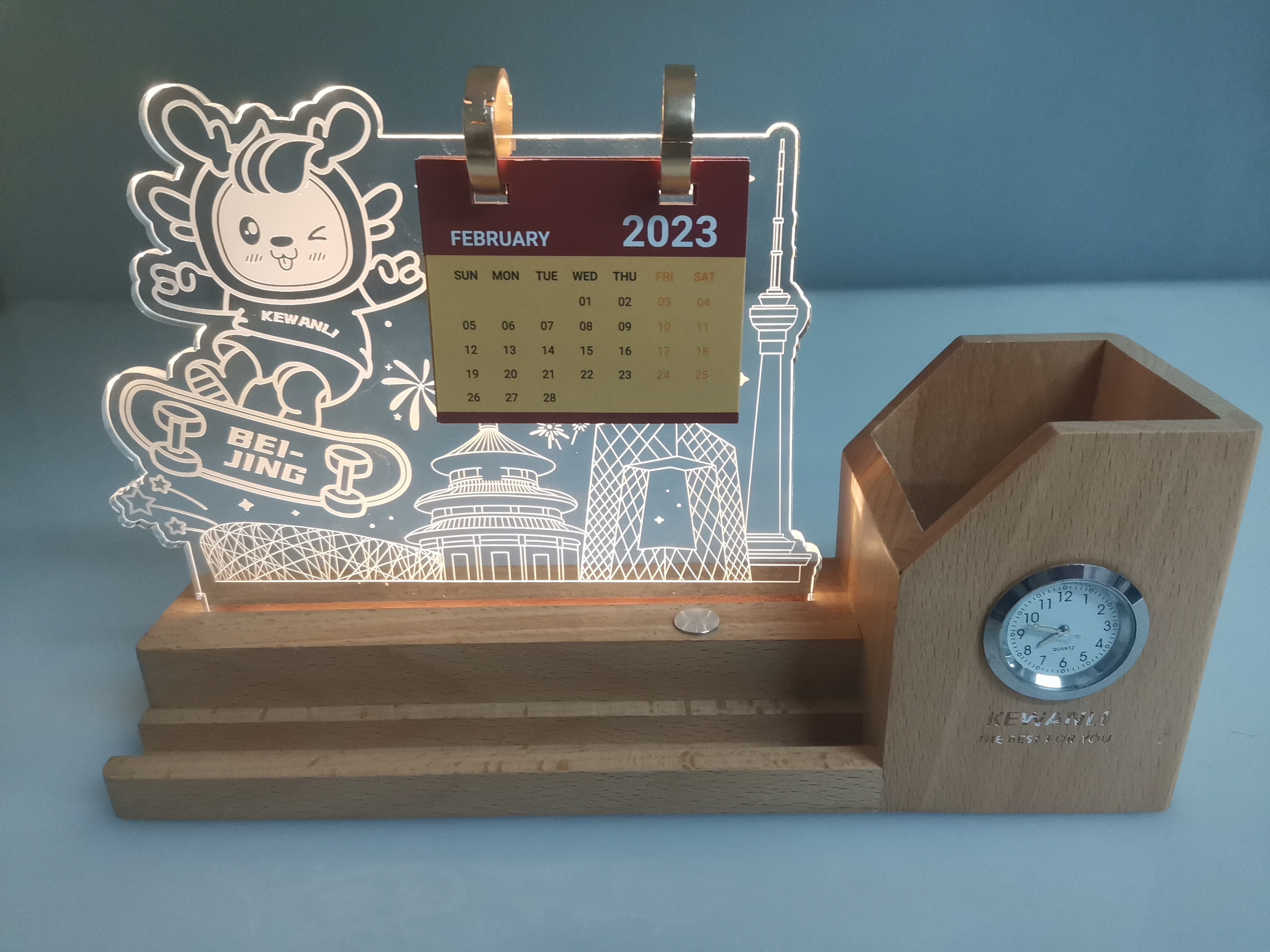 Portable Battery Operated 3D LED Night Light Wooden Base Stand with Calendar Pen Holder Quartz Clock Small Staff Collecting