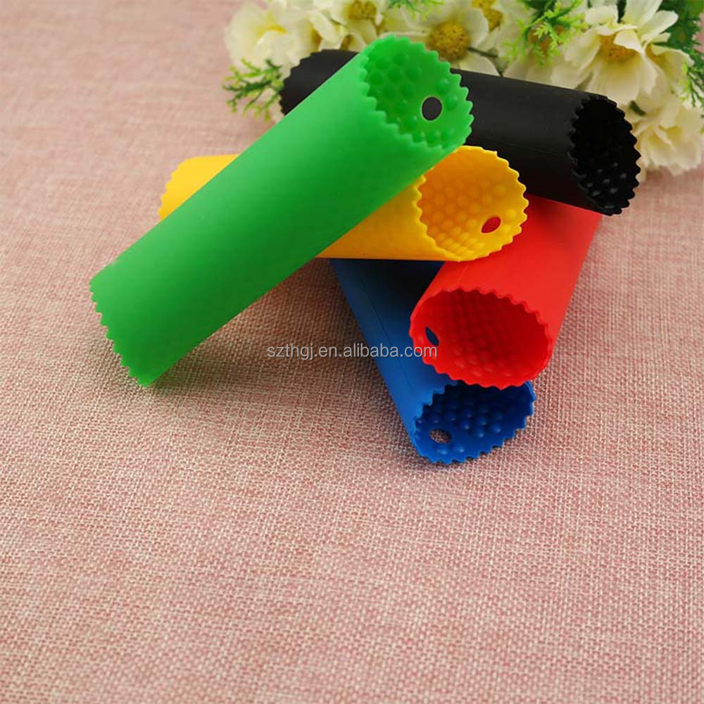 Attractive innovative silicone garlic peeler with dots inside