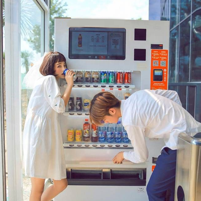 Combo snack food and drink orange juice vending machine commercial water vending machines for sale cosmetic vending machine