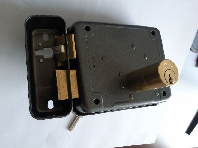 China adjustable door thickness zinc night latch rim door lock