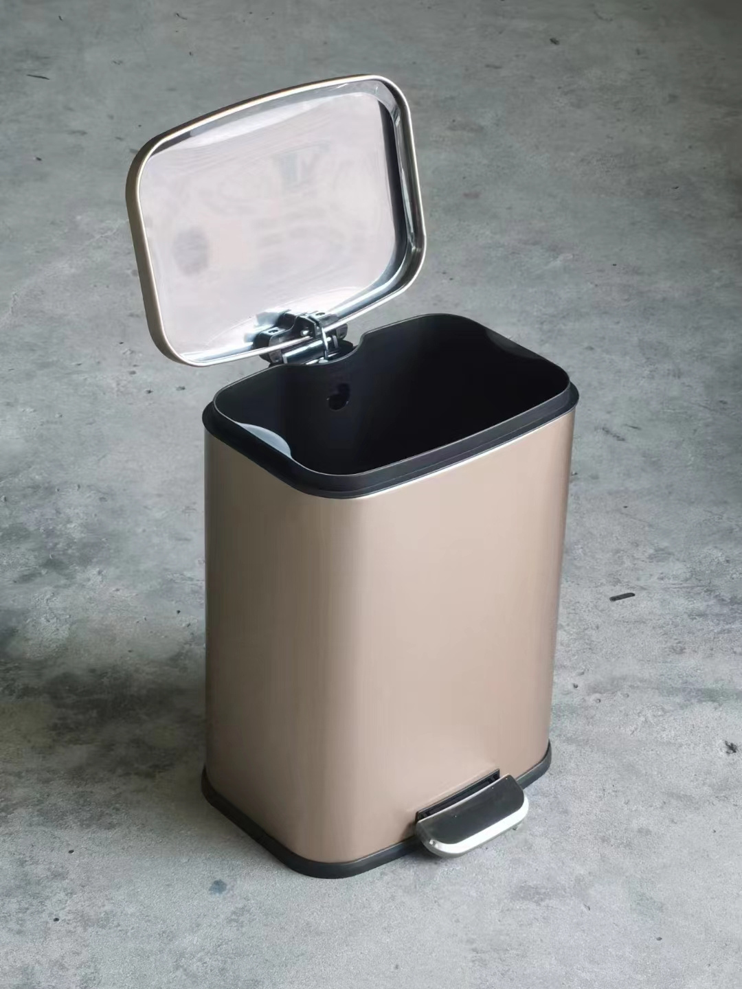 Factory direct sales of high end champagne gold stainless steel modern trash cans home decoration trash cans