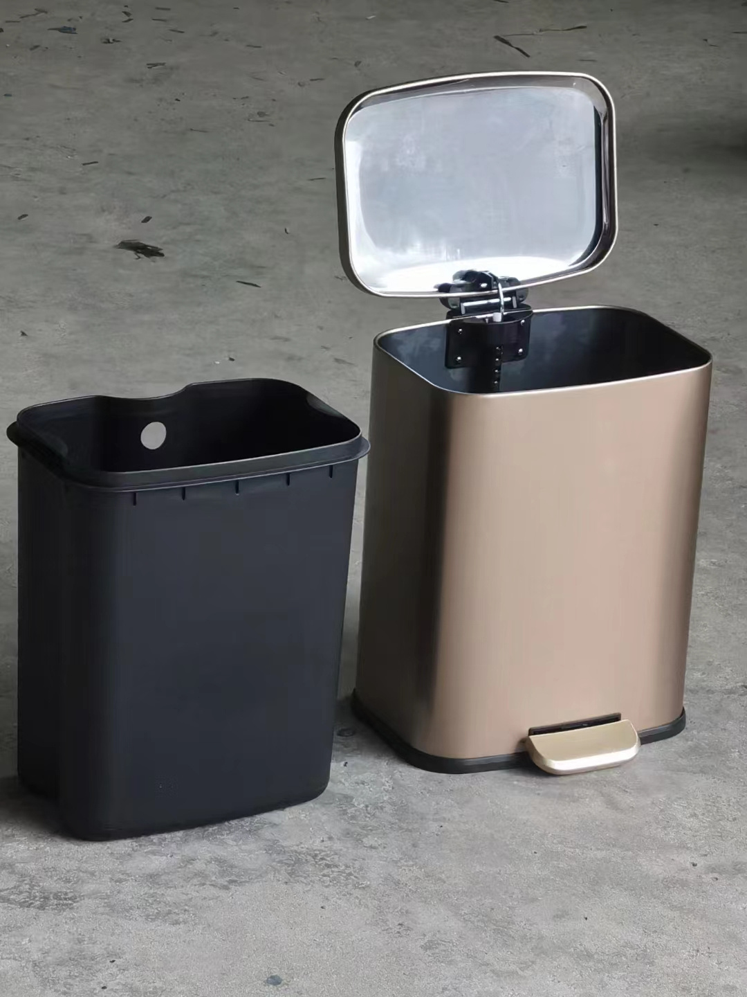 Factory direct sales of high end champagne gold stainless steel modern trash cans home decoration trash cans