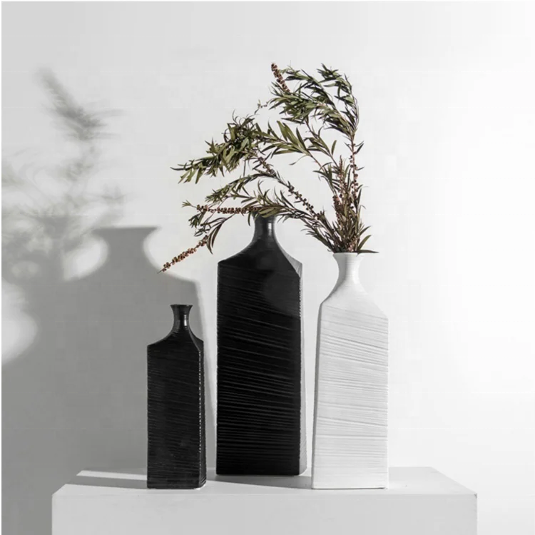 Factory customized ceramic black vase wholesale modern minimalist black ceramic craft vase