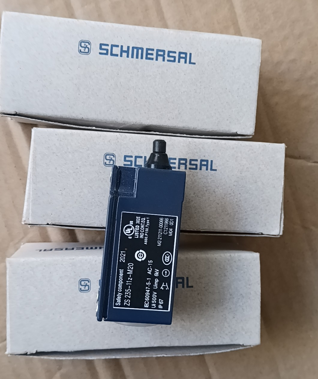 New  Elevator limit switch Schmersal TR236-11Z-M20