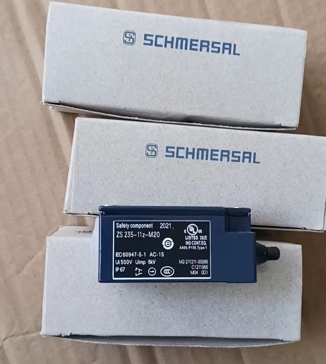 New  Elevator limit switch Schmersal TR236-11Z-M20