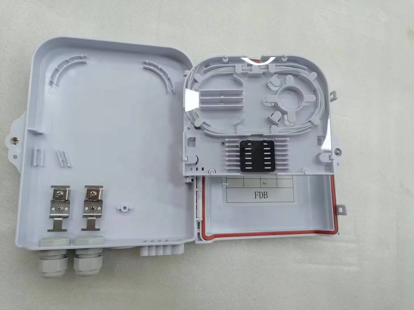 Plastic Shell wall mounted IP65 SC/LC Adapter 8 core splice Optical Fiber Terminal Box with PLC splitter 1x8