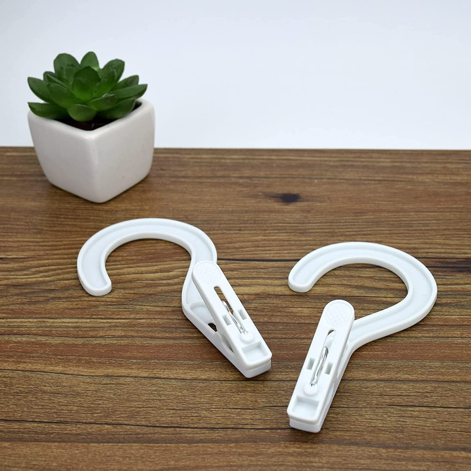 Portable Lightweight Laundry Hooks Boot Hangers Super Strong Plastic Clothes Pins Hanger Clips for Bathroom Travel