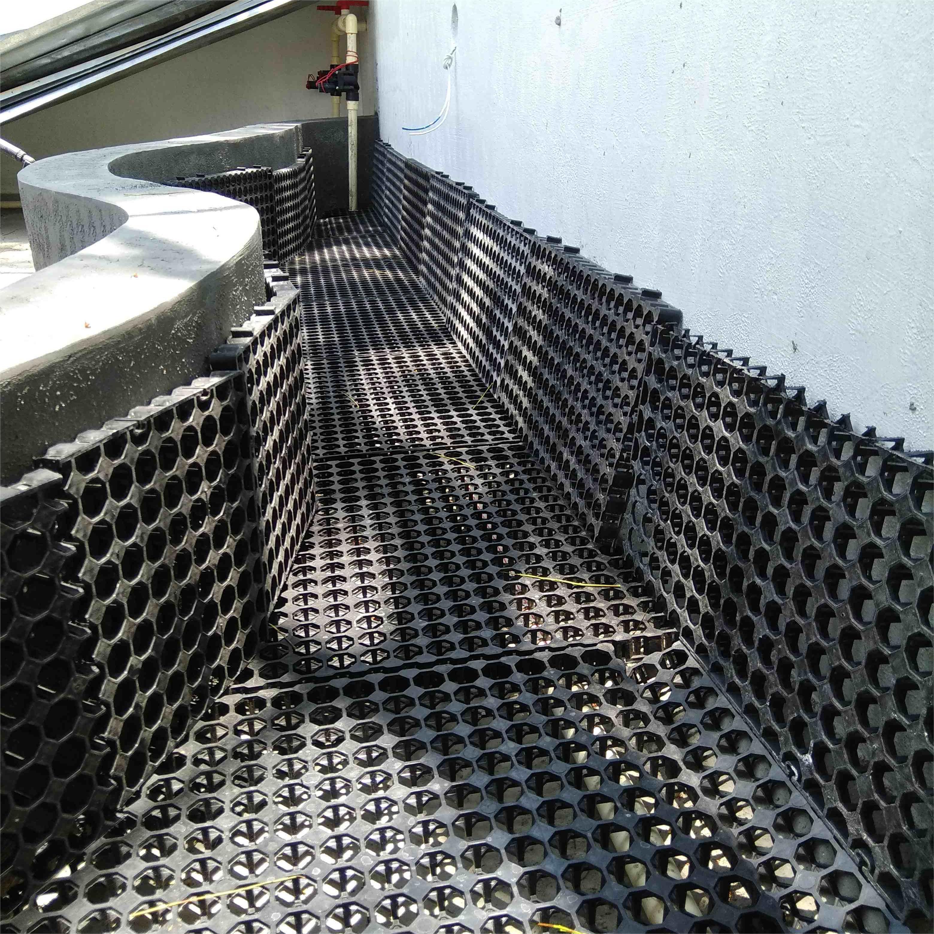 30mm Geocomposite Drainage Products Drainage Cell for Roof Garden Drainage